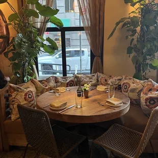 sushi and sashimi, interior