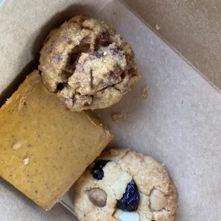 Cranberry Macadamia Cookie