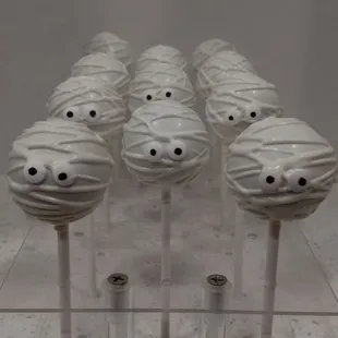 Mummy Cake Pops