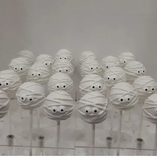 Oreo mummy cake pops