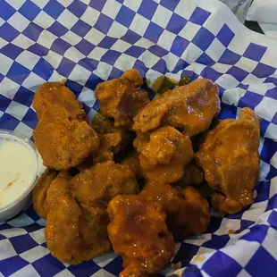 Boneless wings hot