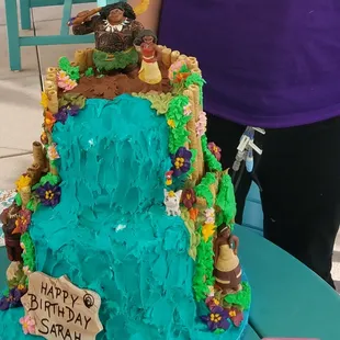 Amazing Moana cake with waterfall feature!