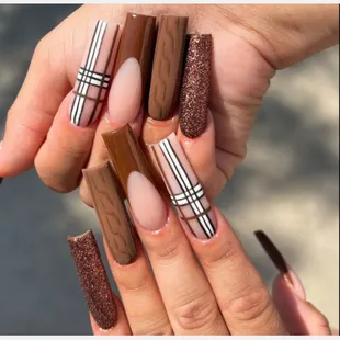 Enjoy nailology nails and fill your heart with warth this Fall!