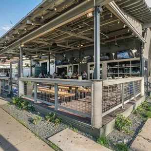 the outside of the restaurant