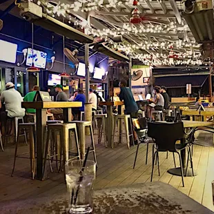 Laid back bar-hopping on a Monday night. Jeez, parking everywhere too.