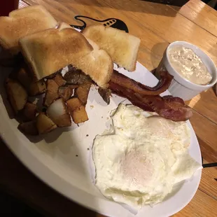 Really great atmospher good food perfect place for dinner/taking in live performances at an intimate venue