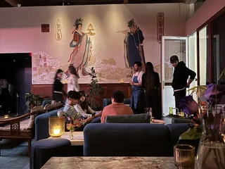Moongate Lounge