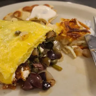 Half Mediterranean omelette with pita bread