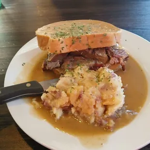 Hot beef sandwich