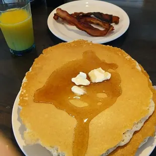 3 Buttermilk Pancakes, bacon