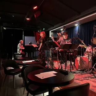 The solid act that was jammin while we were there.