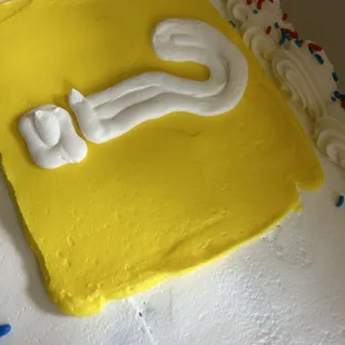a cake with the letter k on it