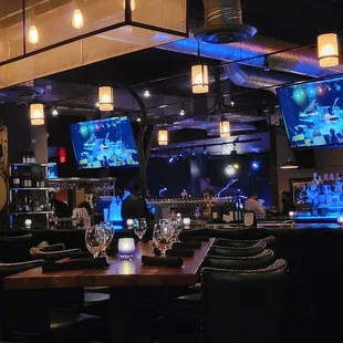 Bar that is in the center of the club