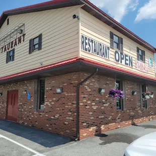 Tasty vittles await!