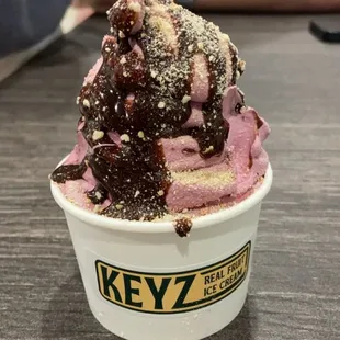 Vanilla, kookaberry, chocolate sauce and graham cracker