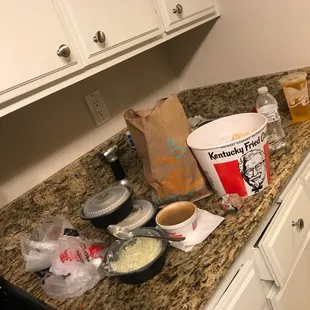 Trying to feed my family during this crisis time but can&apos;t because kfc fucked me over what a bunch of assholes... don&apos;t eat here!!!!