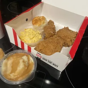 food, fried chicken, bbq wings, poultry, fried chicken wings, chicken, bbq chicken, chicken wings and fried chicken, chicken wings