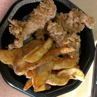 3 extra crispy strips w/wedges