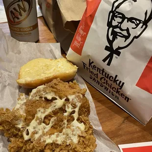 Chicken sandwhich YUM and meaty