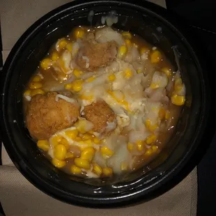 Wtf kind of mash potatoes bowl is this? looks like someone ate it halfway and sold me the rest of what they diddnt want anymore