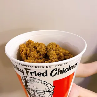 Fried chicken 8 pc. Family Fill Up 8 pc. Bucket | IG: happyfoodieoc