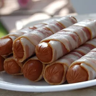 hot dogs wrapped in bacon
