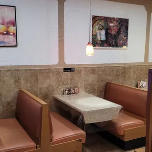 Beautiful African art above clean uncracked seating