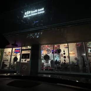 the outside of a restaurant at night