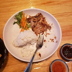 Grilled Lemongrass chicken and roasted rice? No roasted COLD..CHICKEN COLD..chili tamarind sauce? No tamarind taste