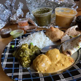 Saag Paneer Specialty, Malai Kofta Specialty, Garlic Nan and Veg. Samosa