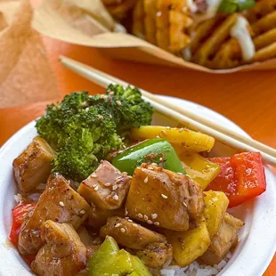 a plate of chicken and vegetables