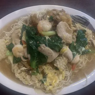 I will have to look up what it was called. Crunch thin noodles around side and bigger soft flat noddles and veggies and seafood.