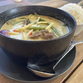 1. Stewed Beef Avocado Green Curry