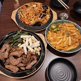 small intestine, rose rice cakes, seafood udon