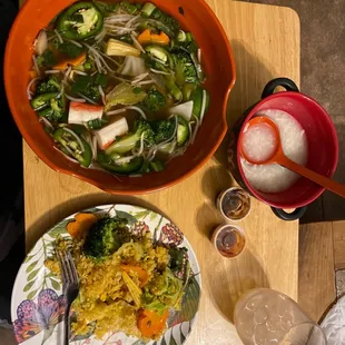 Vegetable noodle soup, chicken porridge, vegetarian stir fry.