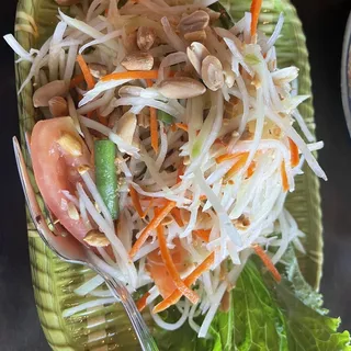 Papaya Salad Thai style ()