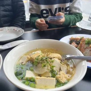 20.2 Ba-Mhee Naam with Tofu (Soup)