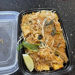 Vegan Pad Thai with Tofu