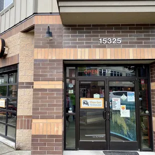 Khao San Storefront and Entrance