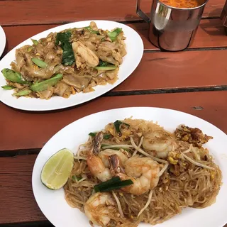 61. Pad See Eew with Chicken