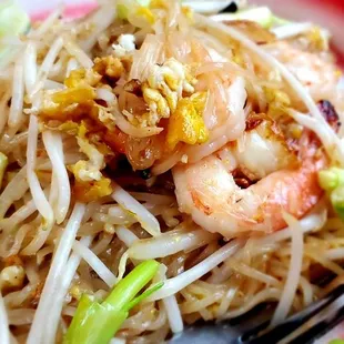 Shrimp pad thai