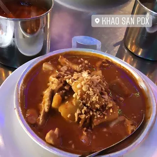 B1. Mussamun Curry Chicken