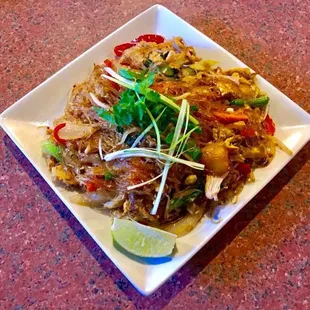 Pad woon sen with chicken (Thai version of pancit)