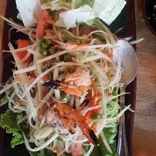 Green Papaya Salad with Grilled Shrimp