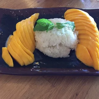 Mango with Sweet Sticky Rice (Seasonal)