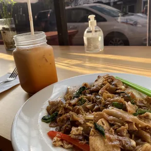 Pad Kee Mao Noodle, Thai Iced Tea