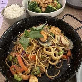 Tom Yum Hot Pot Seafood (GF)