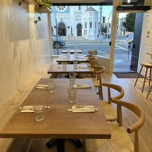 Discover the fresh and inviting ambiance of our new restaurant.