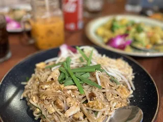 Khob Khun Thai Cuisine & Breakfast