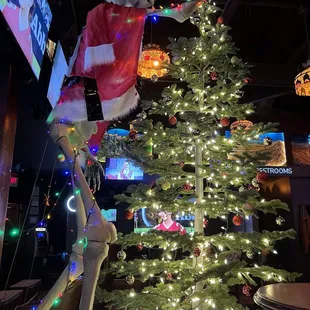 7ft tall Santa skeleton